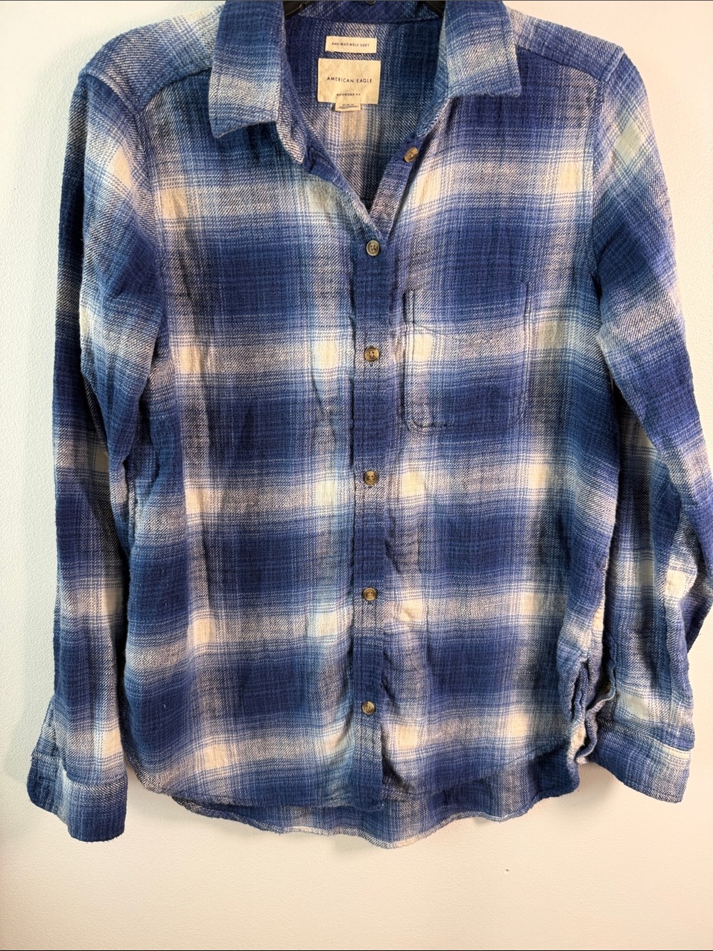 American Eagle Outfitters Blue and White Plaid Button-Down Shirt. Size M